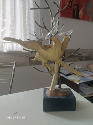 Decorative space item like new, 2 running deer