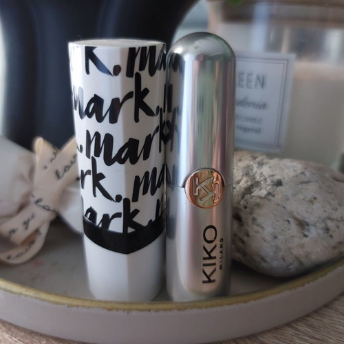 Set of 2 lipsticks Avon Rose Kisses and Kiko Coloured Balm used