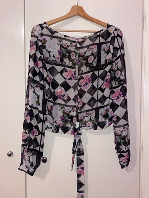Short blouse used, size M