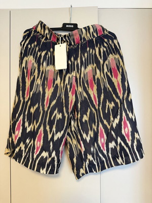 Momoni Cristal Jacket and Shorts Set new, colorful