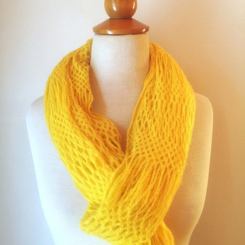 Yellow wool scarf long like new with knitted pattern