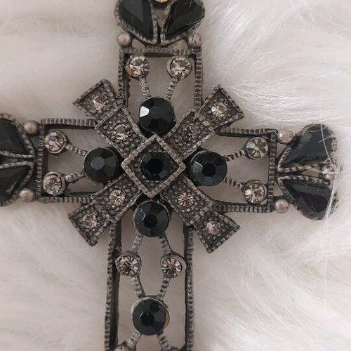 Vintage cross like new, dimensions 9.5cm × 5.5cm