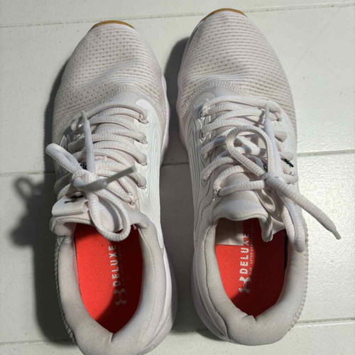 Under Armour women's sneakers size 39 like new pink