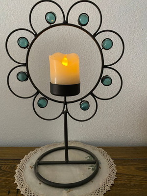 Sunflower-Shaped Candle Holder used with blue glass beads and free electronic candle