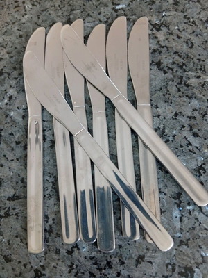 Stainless steel kitchen knives like new, set of 8