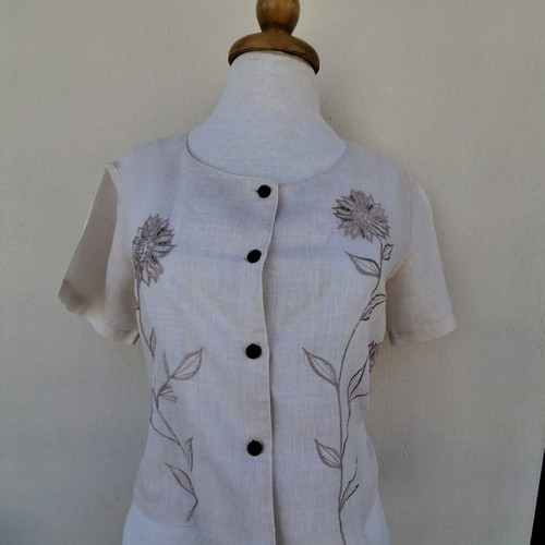 Linen short-sleeve shirt embroidered by hand like new, beige, size L