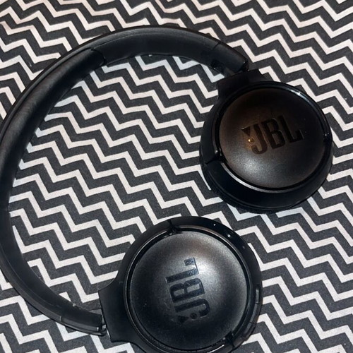 JBL TUNE 510BT Bluetooth On-Ear Headphones Like New