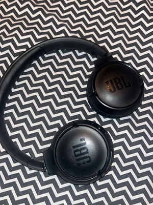 JBL TUNE 510BT Bluetooth On-Ear Headphones Like New