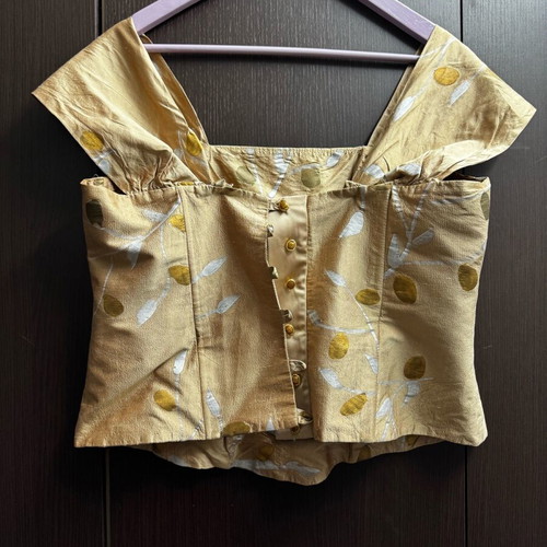 Gold set with leaves and tulle, like new
