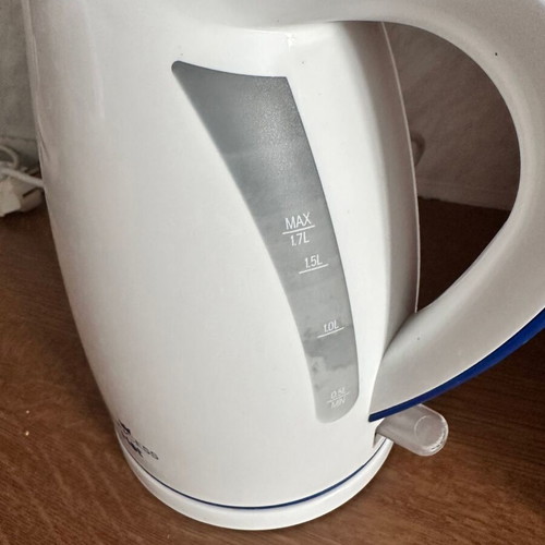 Kettle like new, fast boiling, easy to use