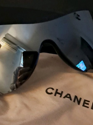 Γυαλιά ηλίου Chanel Y2k vintage mirror σαν καινούργια, μαύρα και ασημί