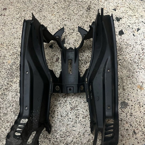 Yamaha Crypton X 135 inner apron new