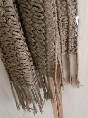 Attrattivo scarf like new, brown with open knit and fringes