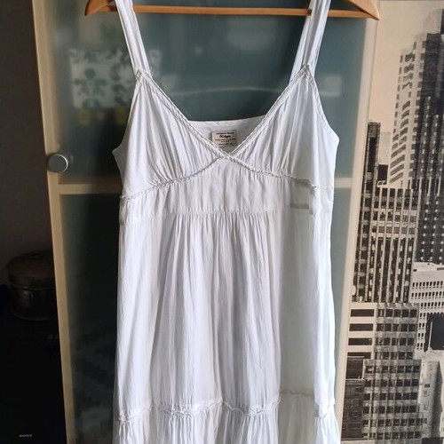 White summer dress like new with ruffles and cut embroidery