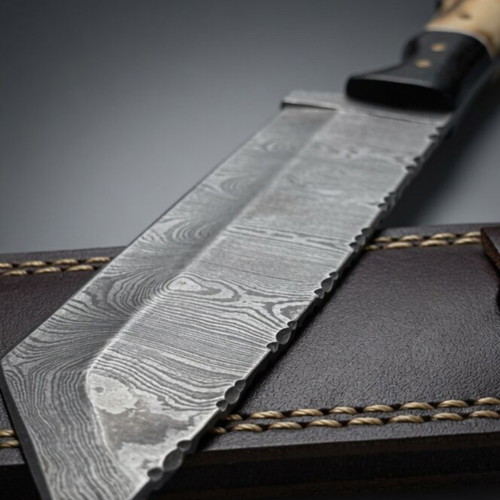 Damascus Handmade Knife 300+ Layers with Ram and Buffalo Horn Handle like new