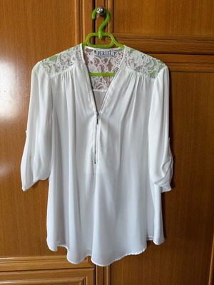 White shirt with lace and silver zipper new, size XXXL