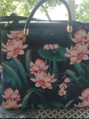 Accessorize floral large handbag with gold details and pouch, new