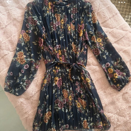 Floral dress with belt one size up to XL like new, blue