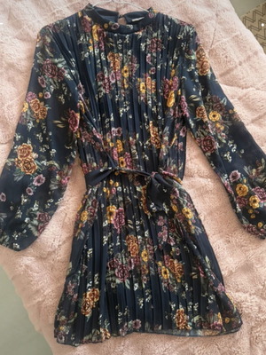 Floral dress with belt one size up to XL like new, blue