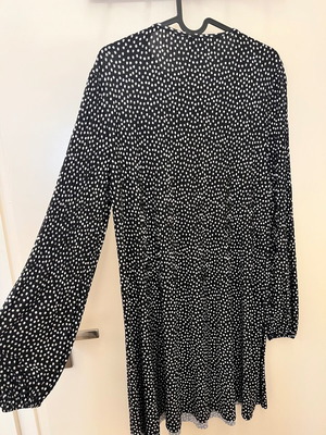 Φόρεμα Stradivarius πουά σαν καινούργιο, μαύρο και άσπρο