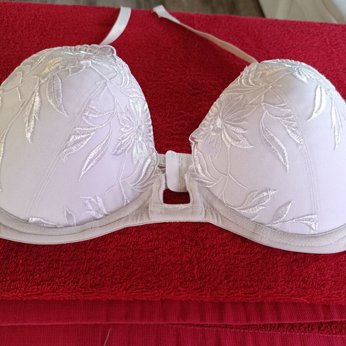 SexForm white bra like new with floral embroidery size EUR 85B
