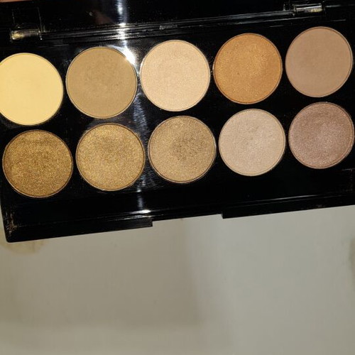 W7 eyeshadow palette with 10 earthy shades and 5 medium makeup brushes, like new