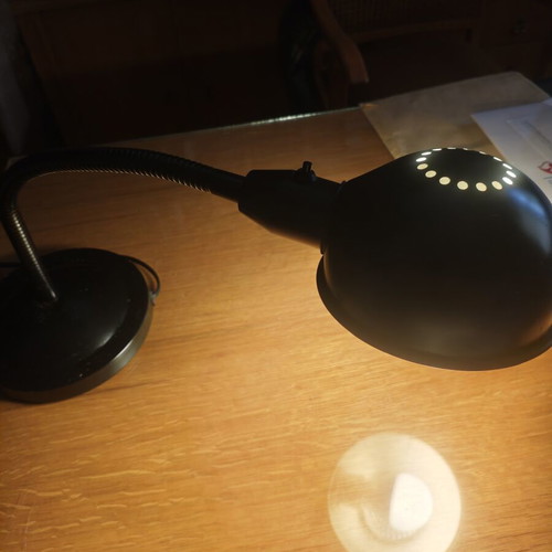 Desk lamp with flexible arm like new