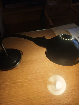 Desk lamp with flexible arm like new