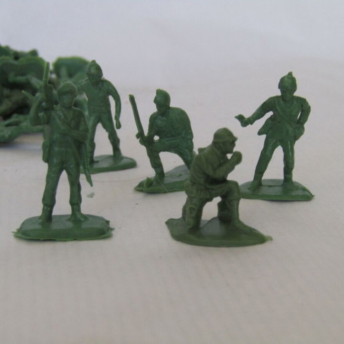 Vintage plastic military figures with vehicles used, 1980s