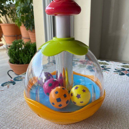 Plastic hand toy like new for babies and toddlers