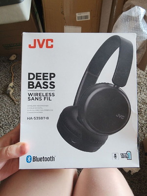 JVC HA-S35BT Wireless Bluetooth On Ear Headphones new with microphone, 17 hours