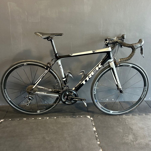 Trek Madone 4.5 road bike used with powermeter and Garmin