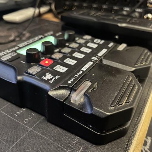 Zoom G1X Four multi-effects pedal for instruments