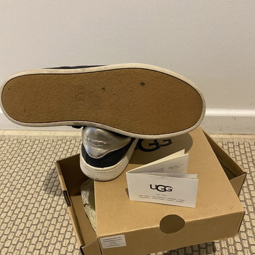 Ugg sneakers leather like new, black and gold