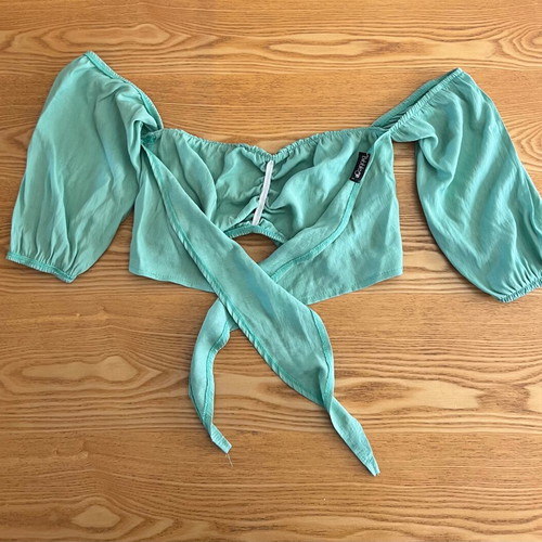 Bubblegun top size L like new, green