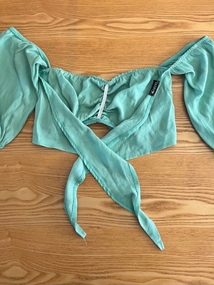 Bubblegun top size L like new, green
