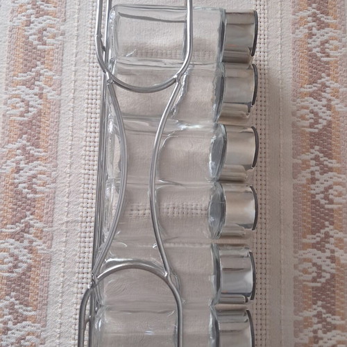 Spice rack with 6 glass jars like new