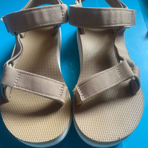 Teva beige platform sandals like new, size 36