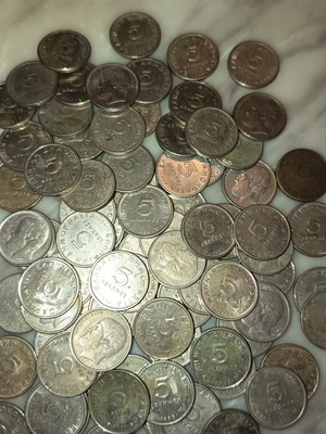Δραχμές σαν καινούργιες, 82 τεμάχια 5 δραχμών με Αριστοτέλη, συν 30 συλλεκτικές
