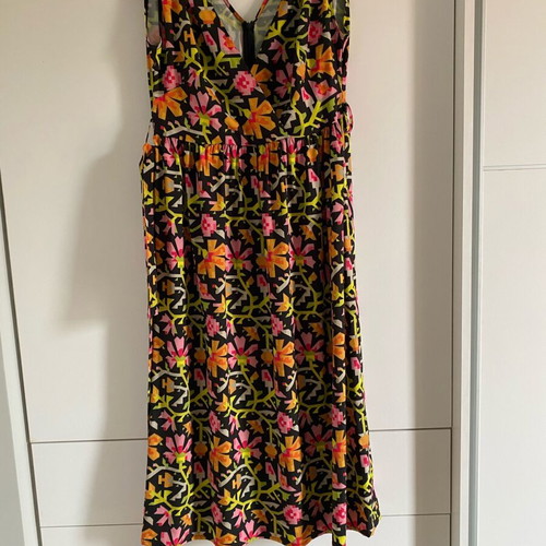Chatón dress like new, size L, floral pattern, black