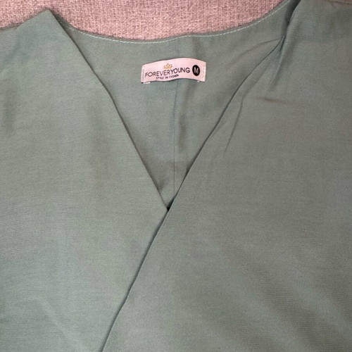 Crop top wrap in soft pistachio green like new, size M