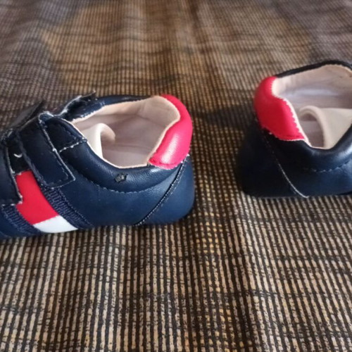 Tommy Hilfiger baby shoes used, in good condition