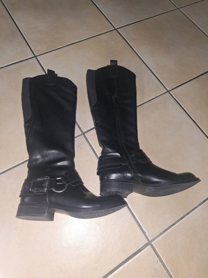 Leather black boots used, size 37