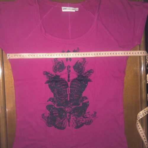 Lee T-shirt fuchsia with black print, like new