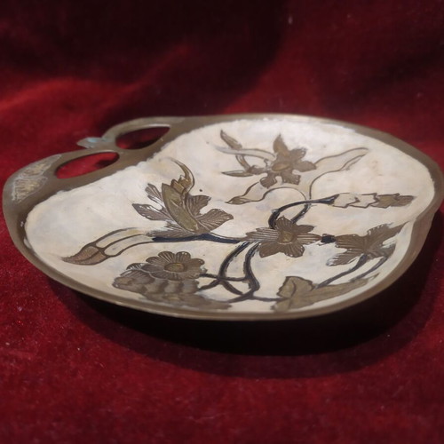 Brass decorative apple-shaped plate used
