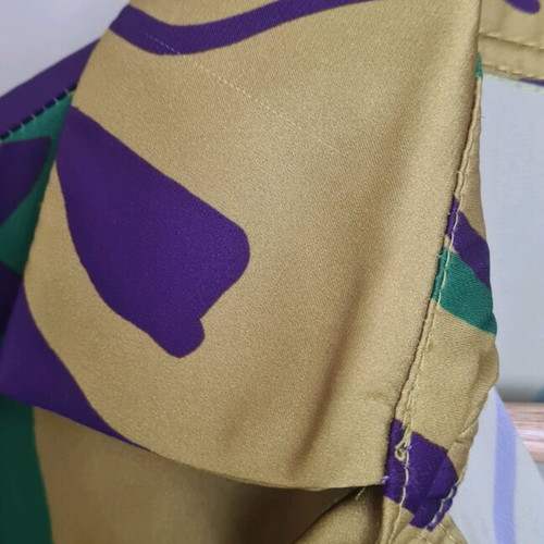 New Age women's shirt like new, olive with silk look