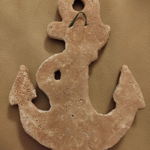 Decorative wall anchor used, ceramic material