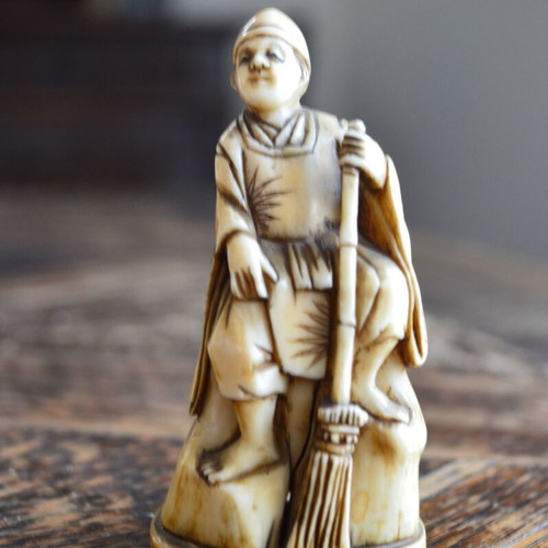 Okimono figurines Meiji period Japan, set of three, like new