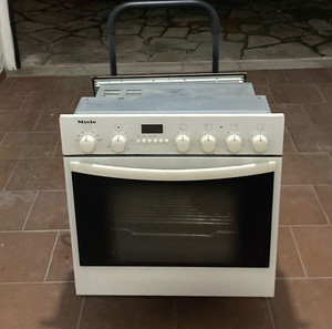 Miele φούρνος εντοιχισμένος