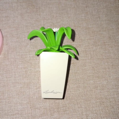Playmobil flower pot with plant